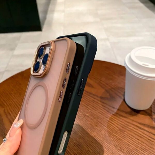 iPhone 16 Pro Max - Protector de silicona de lujo con marco matte, serie Juanchi - Imagen 4